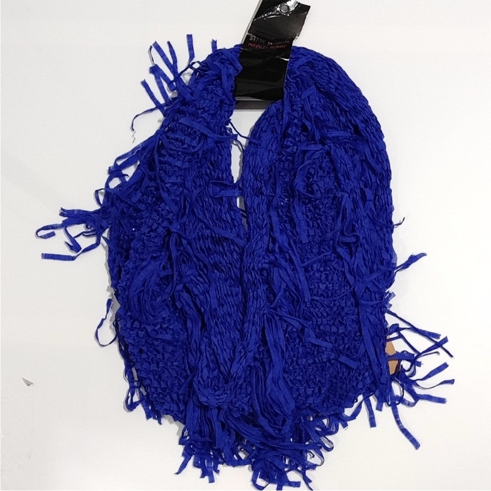 Steve Madden Infinity Scarf - Picture 4 of 6